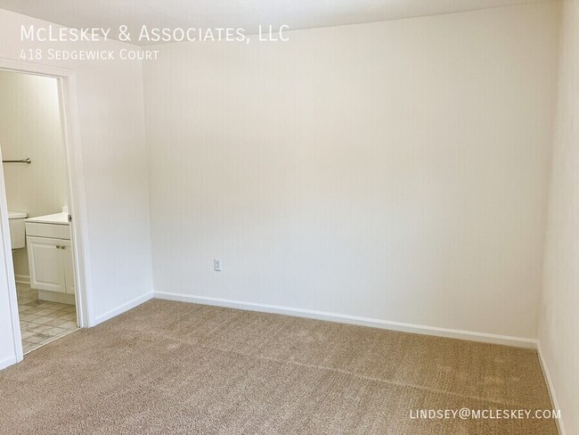 Building Photo - 418 Sedgewick Ct