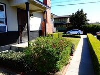 Building Photo - 2 Bedroom 1 Bath Duplex for Rent in Uptown Whittier