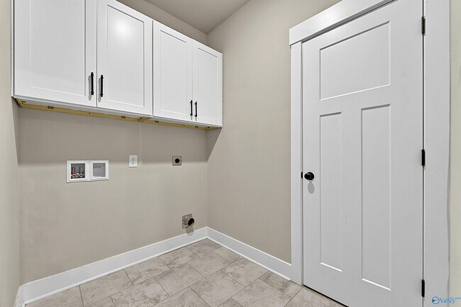 Building Photo - 114 Hudson River Dr