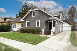 Building Photo - Three Bedroom with Detached Garage