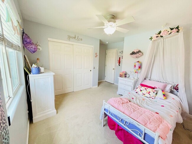 Building Photo - 5 Br 3.5 Ba with pool available soon