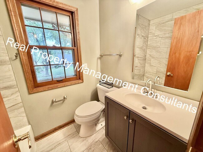 Building Photo - $1000 Rent credit on 4 bed & 2.5 bath Home