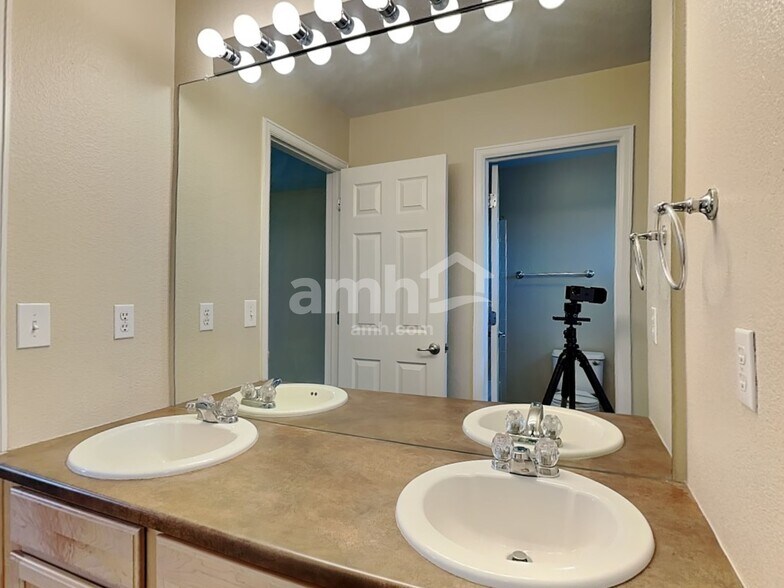 Building Photo - 11791 Lewiston St