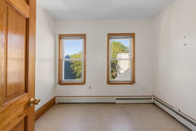 Building Photo - 237 Webster Ave