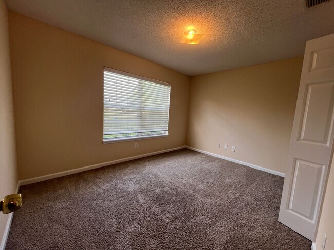 Building Photo - $1595 3/2 - R Section in Palm Coast - Avai...