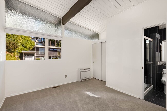 Building Photo - 3515 72nd Ave SE