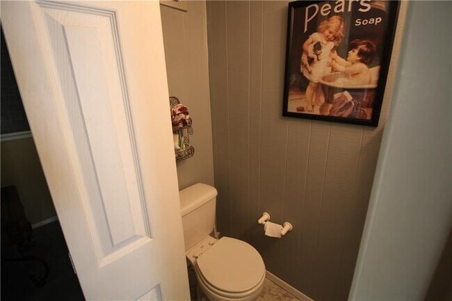 Building Photo - 3753 Evergreen Dr