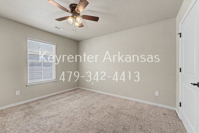Building Photo - 592 N Longfellow Ln