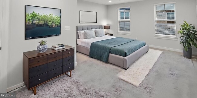 Building Photo - 2542 -A Verona Pl