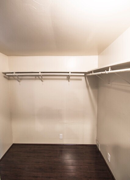 Building Photo - 950 1/2 North Hayworth Avenue