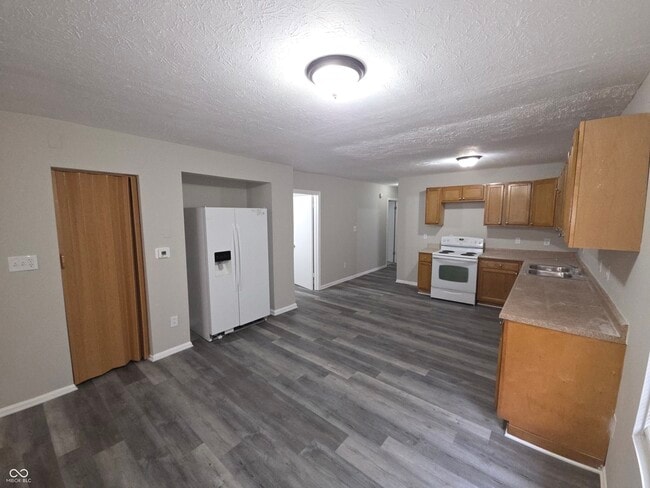 Building Photo - 3614 E New York St