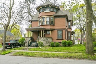 Building Photo - 46 Hickory St