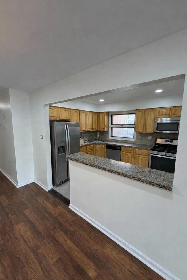 Building Photo - 293 Avenue C