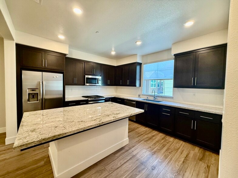 Kitchen - 204 Plum Tree St