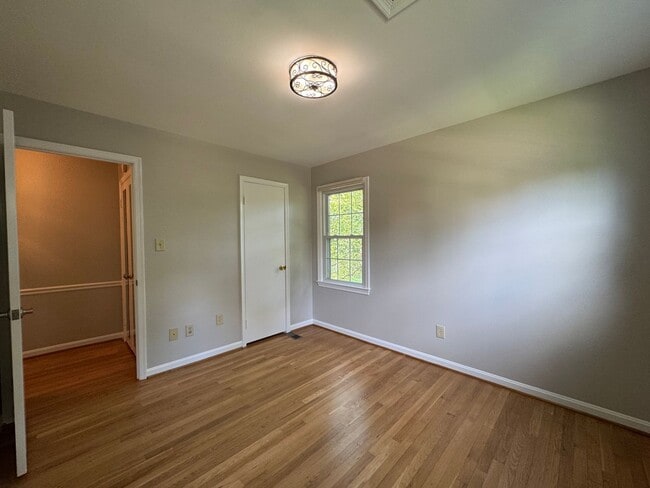 Building Photo - Spacious And Elegant 4 Bed 3 Bath Home Wit...