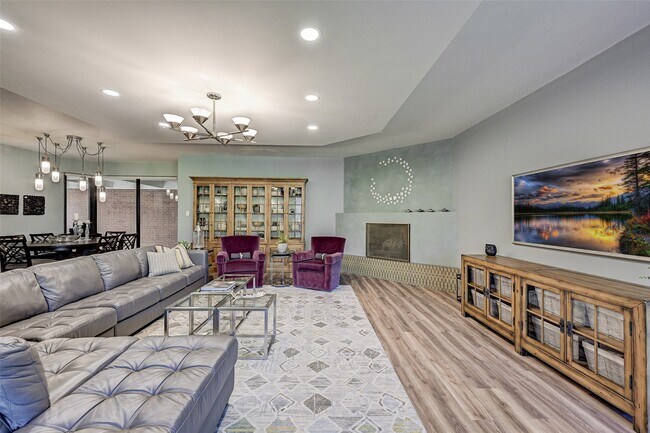 Building Photo - 9333 Memorial Dr