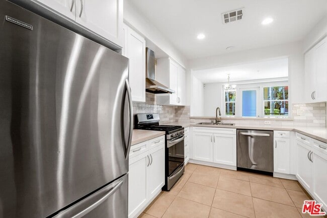 Building Photo - 7100 Playa Vista Dr