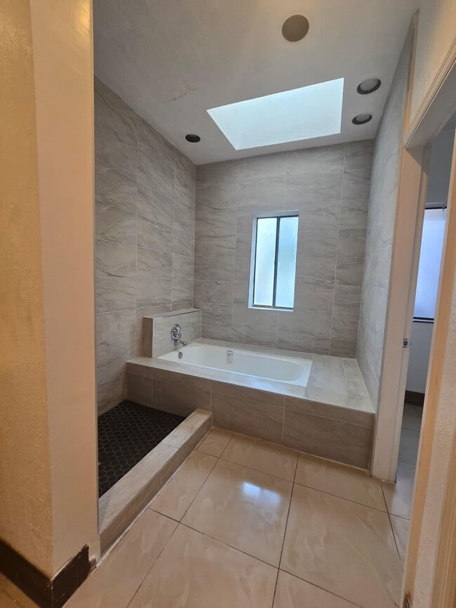 Building Photo - 4360 Fountains Dr