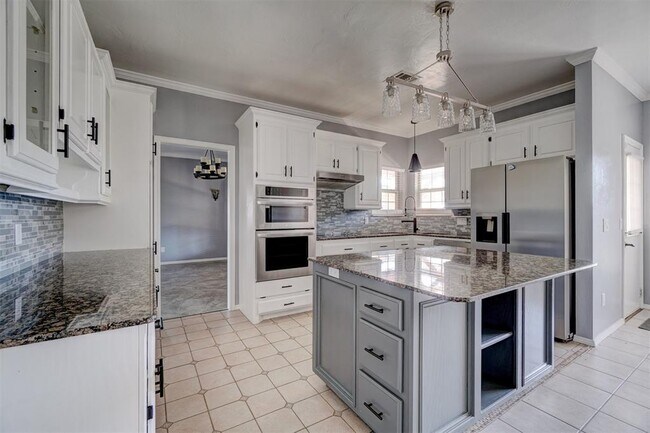 Building Photo - 1209 SW 113th St