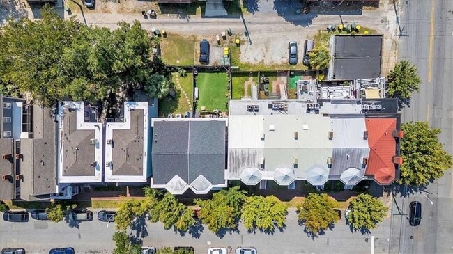 Building Photo - 209 E Duffy St