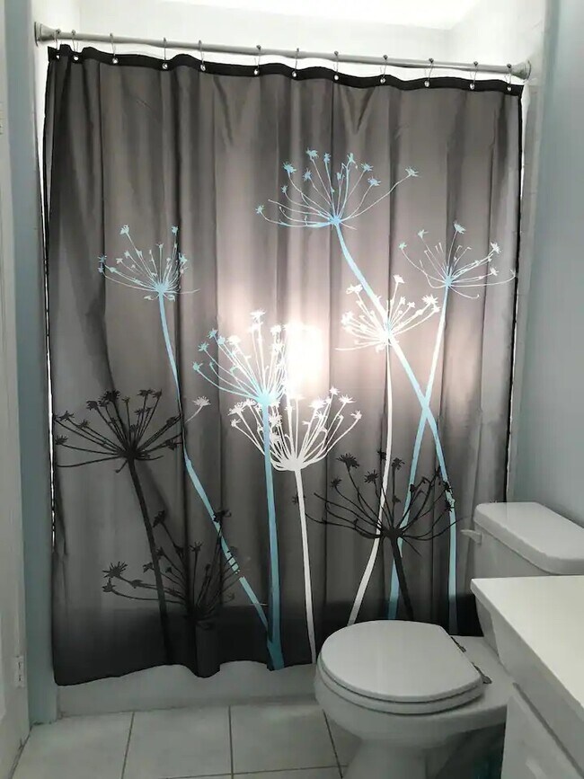 bathroom - 2911 S Carolina St