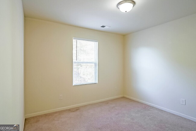 Building Photo - 3934 Sitka Dr