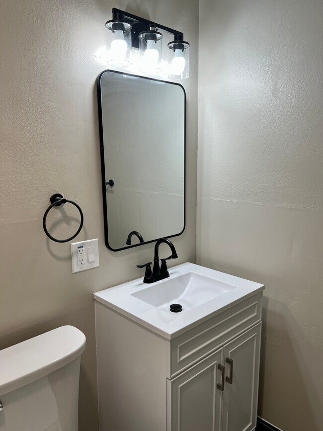 Building Photo - 3317 Bampton Ave