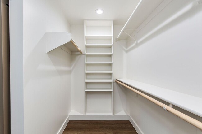 Building Photo - 1329