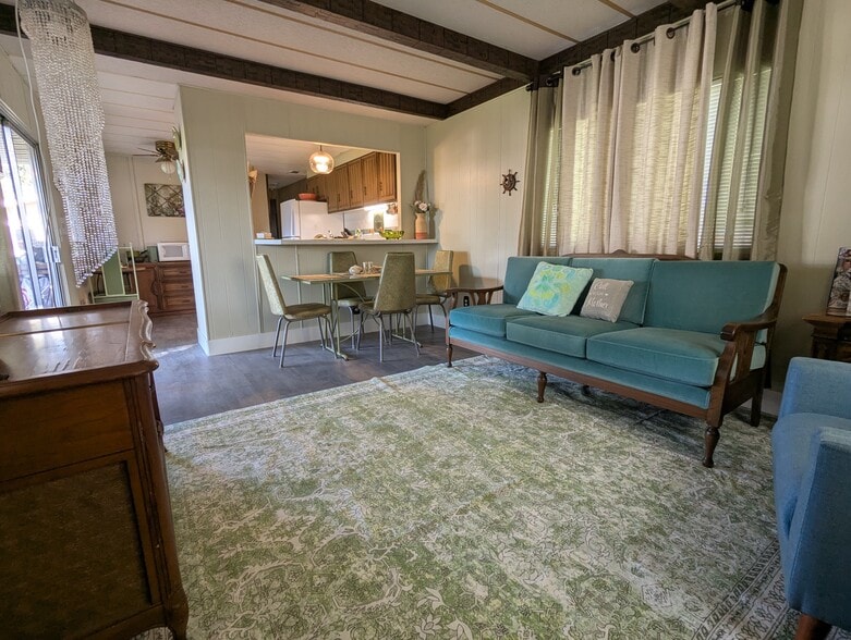 Pleasant views from every window - 1334 Boucher St