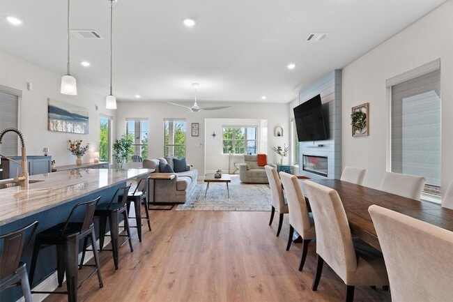 Building Photo - 7309 Sunset Blvd