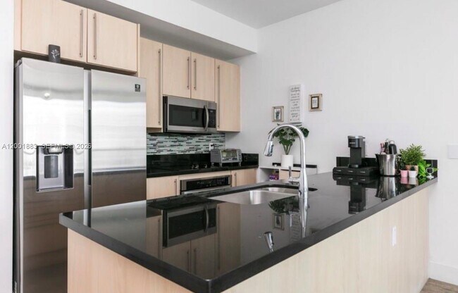 Building Photo - 1111 SW 1st Ave