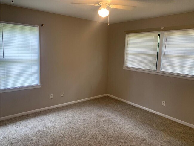 Building Photo - 3062 Pickell Dr