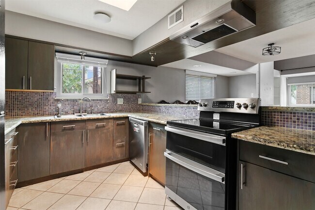 Building Photo - 1114 Augusta Dr