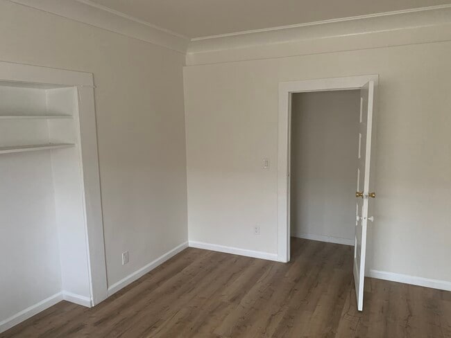 Building Photo - 137 E 31st St