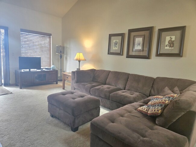 Building Photo - Fully furnished 2 bed/2.5 bath  (avail. th...