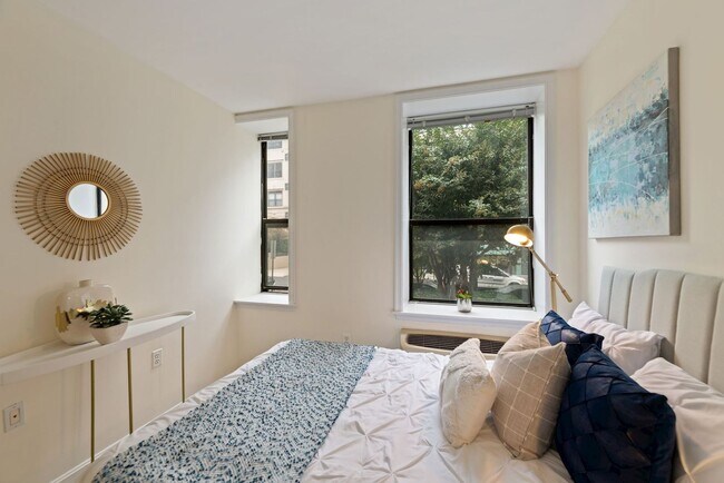 Building Photo - Kalorama Two Bedroom Duplex on Quiet Street! Private Patio/Decorative Fireplace & More!