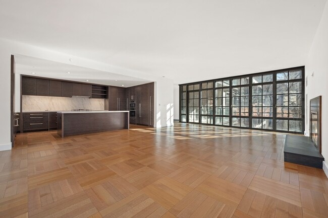 Building Photo - 500 W 21st St