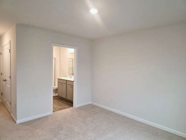 Building Photo - 408 Honeycutt Oaks Dr