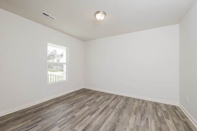 Building Photo - 6386 Century Ln