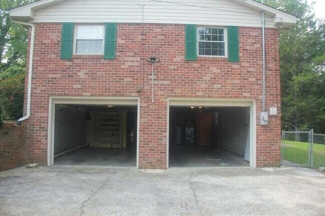 Building Photo - 3009 Oakland Dr NW