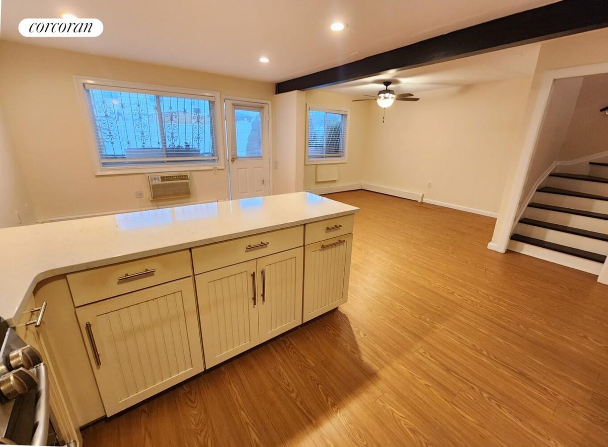 Building Photo - 336 Howe Ave