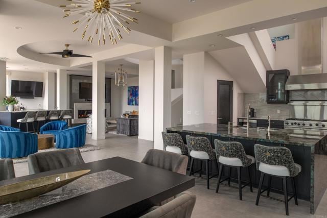 Building Photo - 121 Via De La Valle