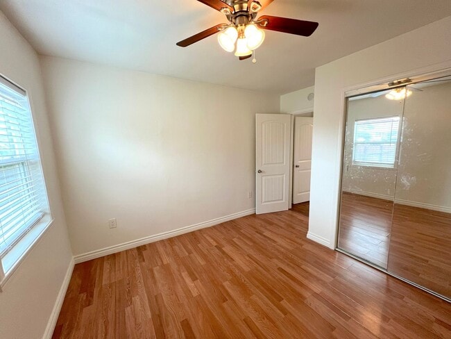 Building Photo - Wallace-3587