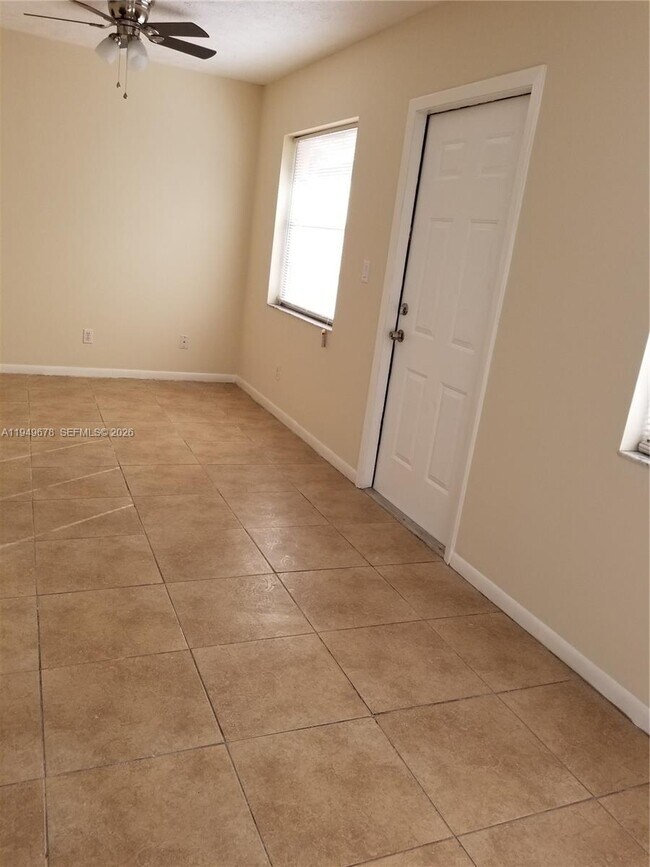 Building Photo - 2308 Monroe St