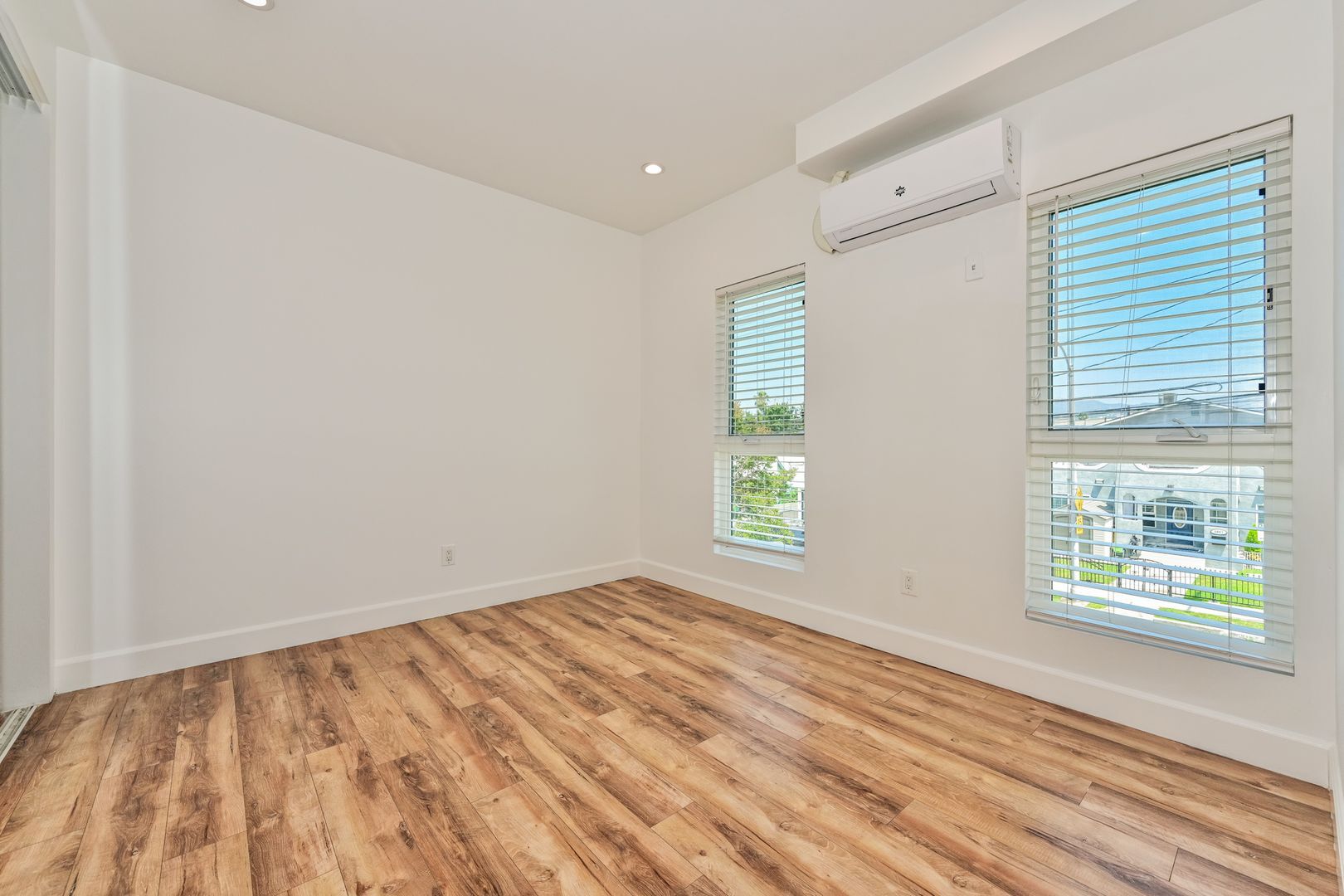Building Photo - 872-878 Serrano Place