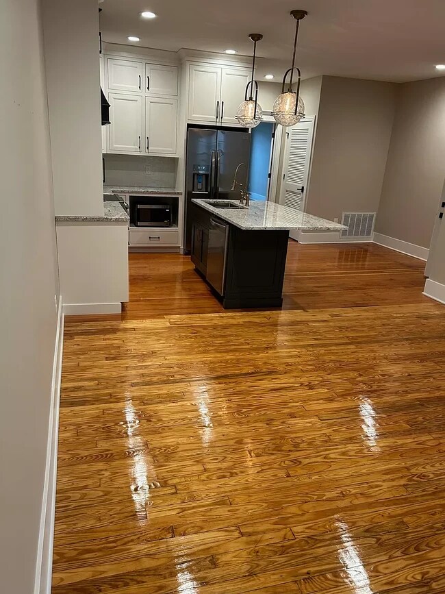 Building Photo - 504 Broadway St