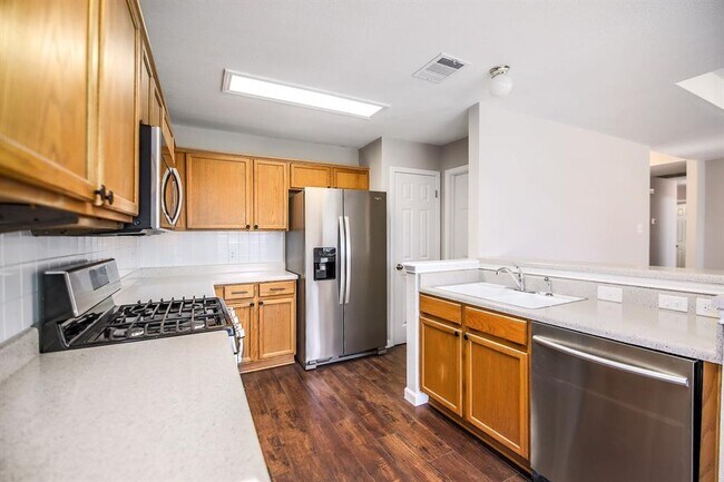 Building Photo - 1806 Oakmont Ln