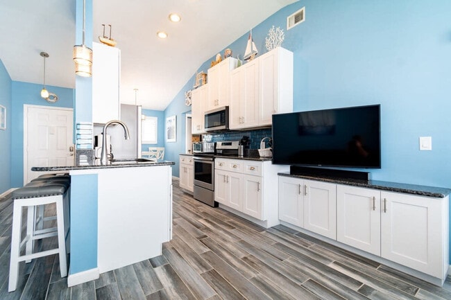 Building Photo - 516 Beach Park Ln