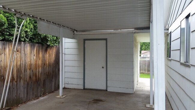 Building Photo - b1810