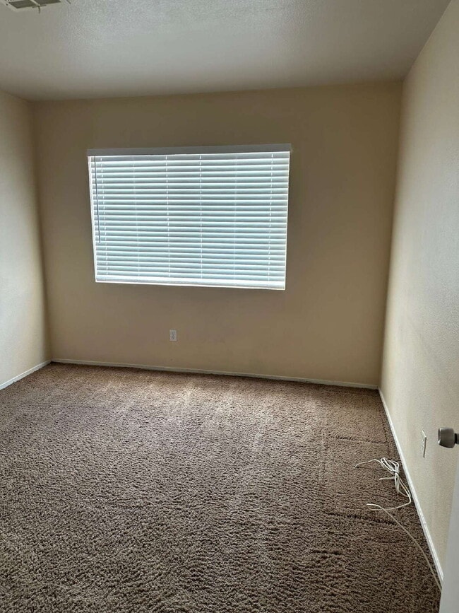 Building Photo - "Stylish and Spacious 3-Bed Home in Las Vegas with over 1500 sqft on a corner lot